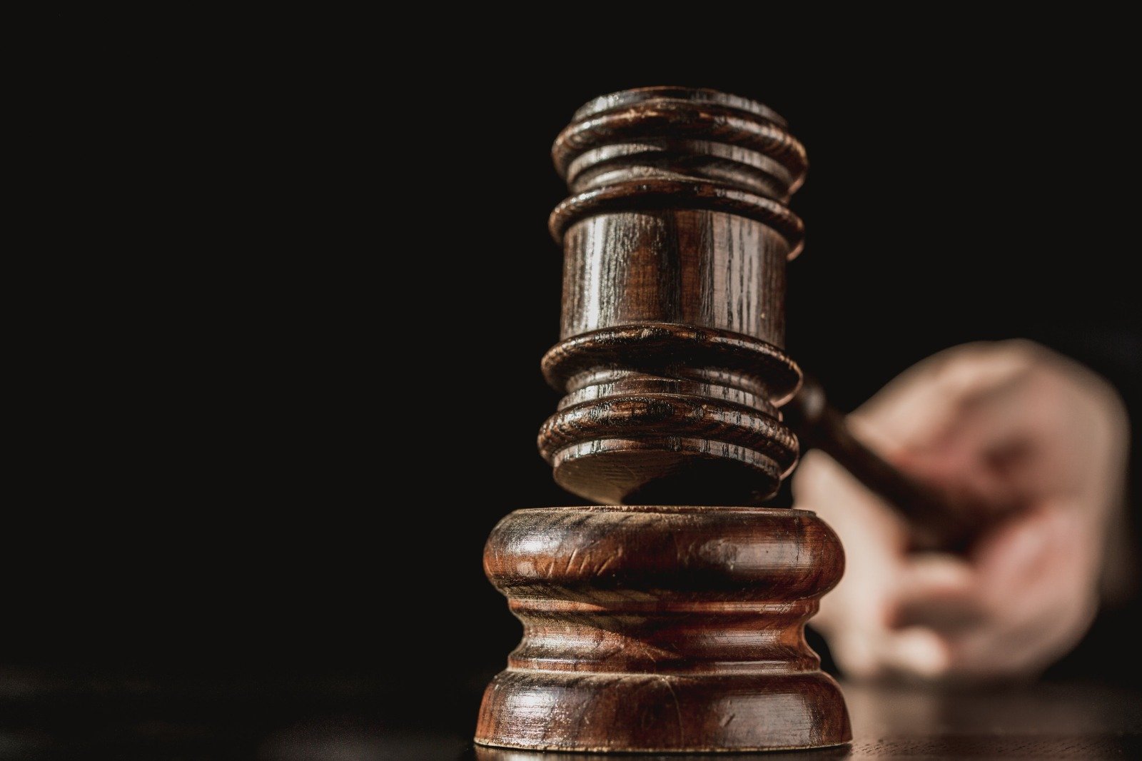 Revisão e Exoneração da Pensão Alimentícia: Fundamentos, Efeitos e Implicações Legais