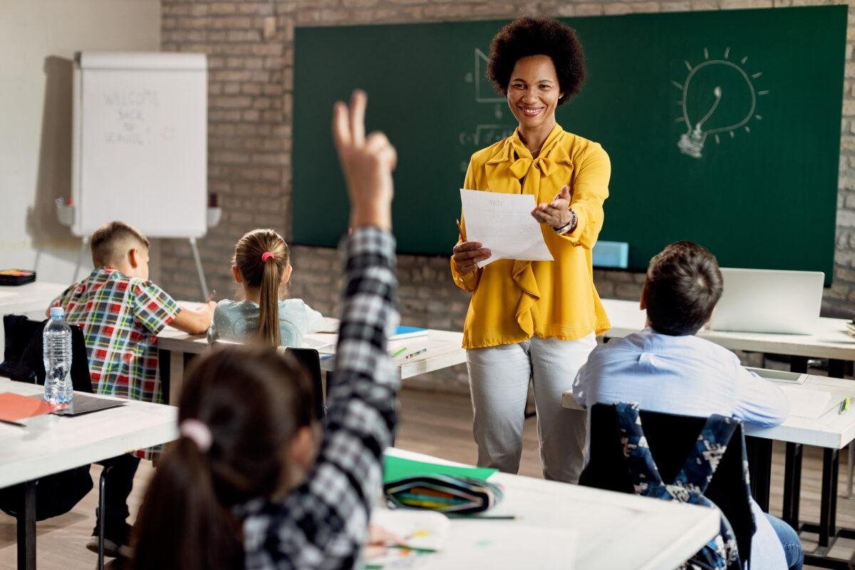 Idade mínima e pontos para os professores se aposentarem sobem em 2025 – INSS